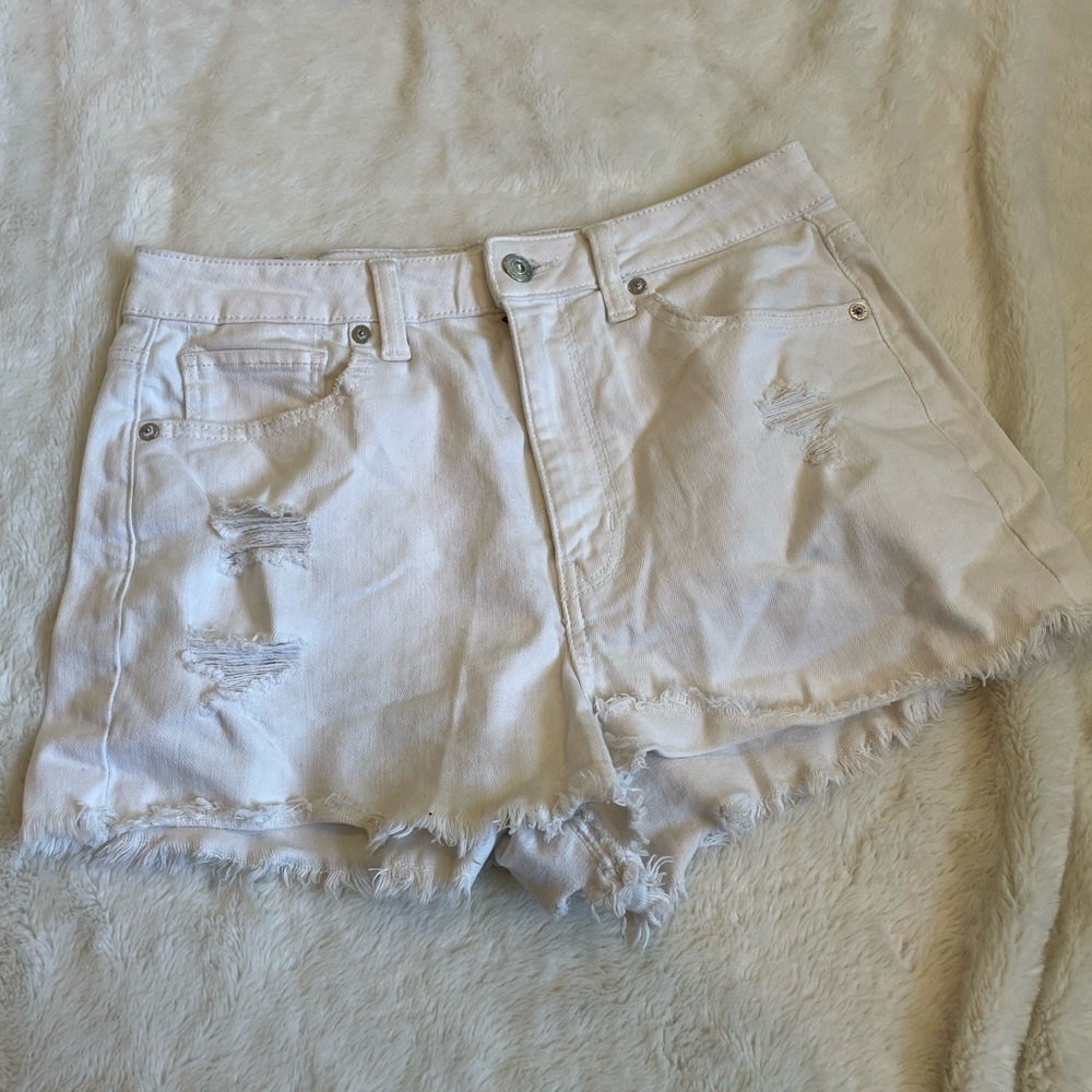American eagle women’s white shorts